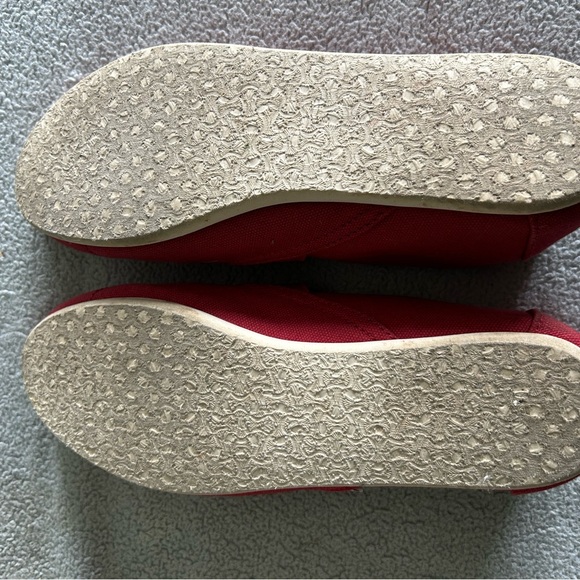 TOMS: red - Picture 3 of 3